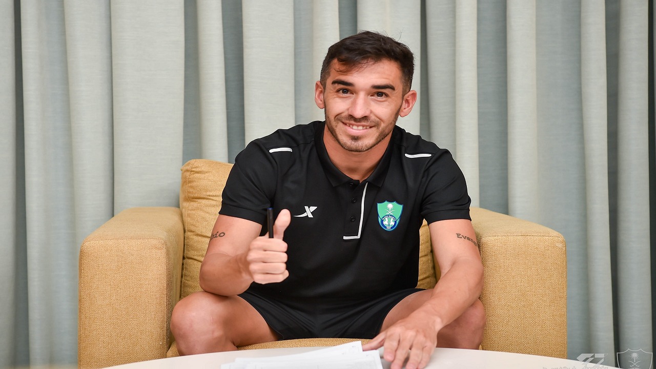 الأرجنتيني الزوجاراي ينضم رسميا للأهلي