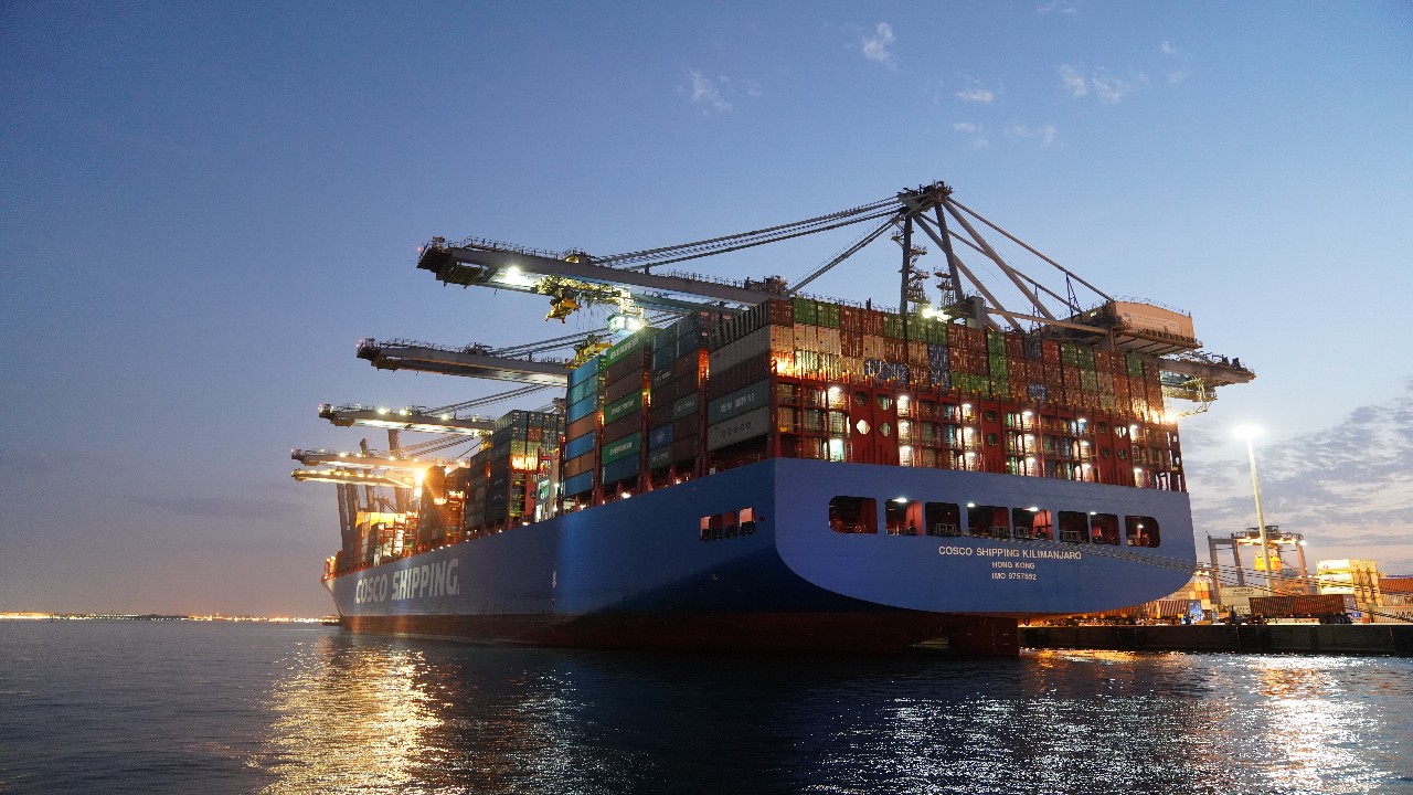 ميناء جدة الإسلامي يعزز الحركة التجارية مع المغرب بـ 6 خطوط ملاحية