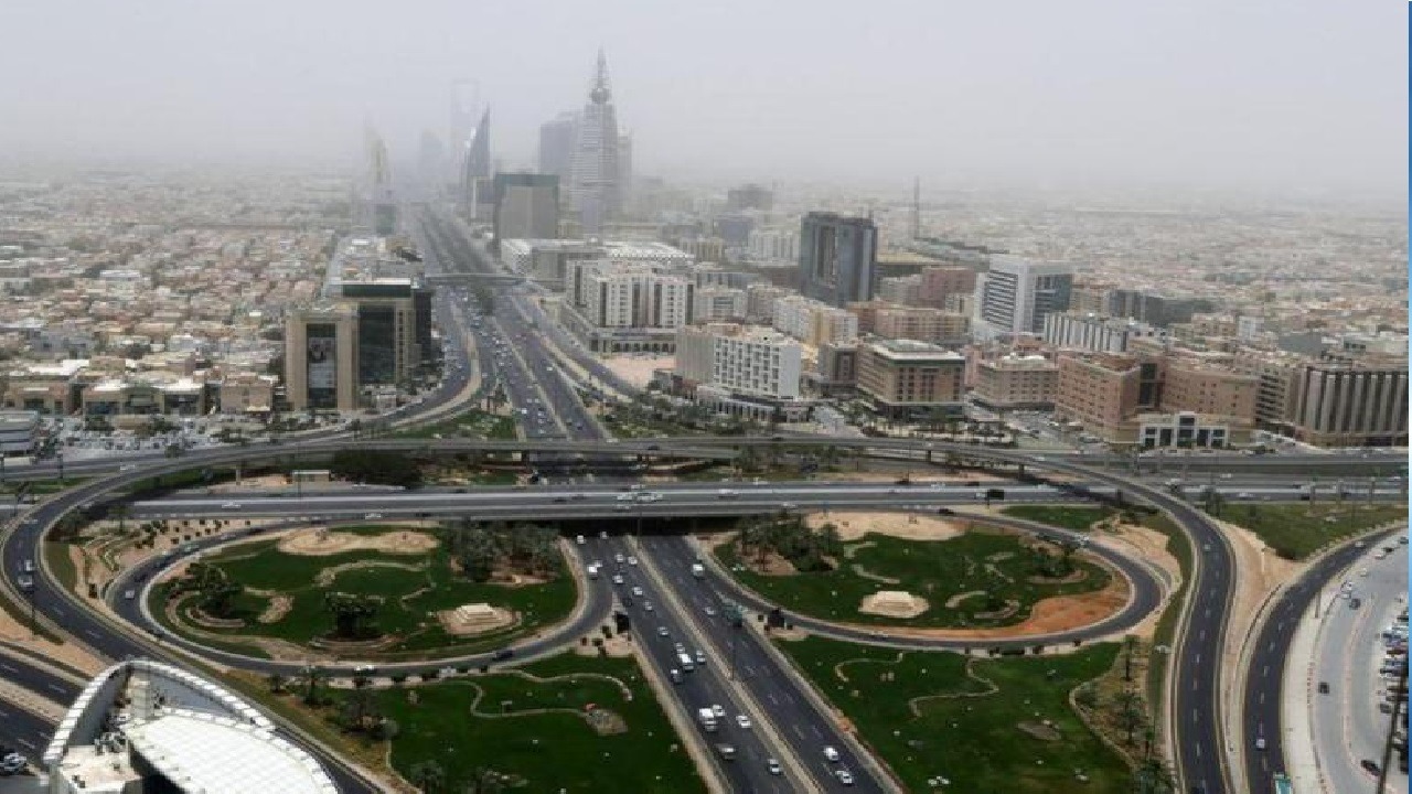 أمن الطرق يدعو قائدي المركبات في الرياض للحذر