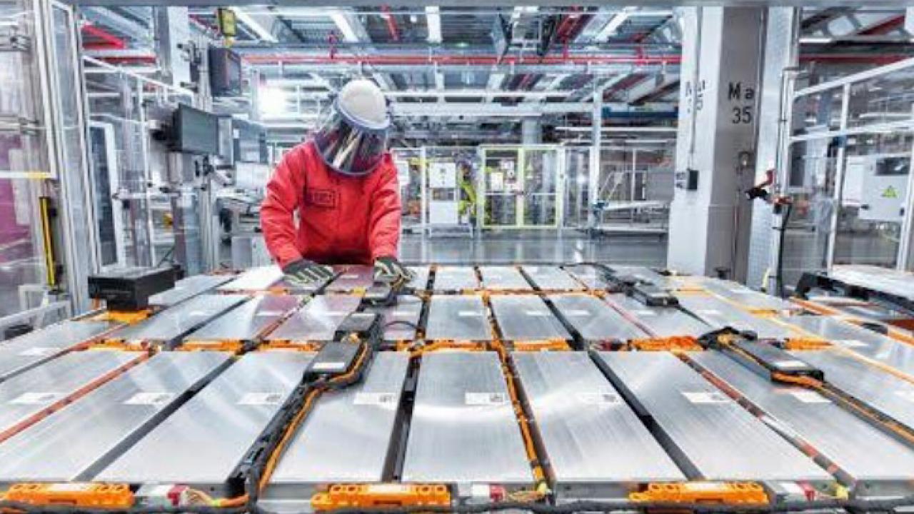 المملكة تسعى لتكون مركزًا عالميًا في صناعة أجزاء السيارات الكهربائية