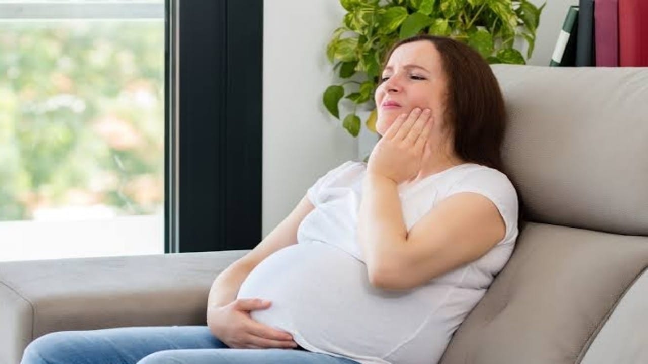 طبيب روسي: المرأة الحامل تعاني من تهشم أسنانها