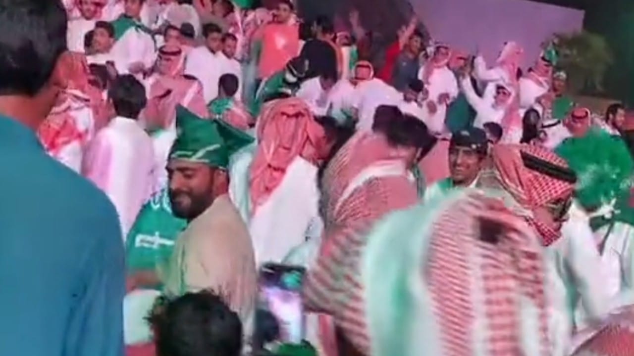 بالفيديو.. رقص باكستاني طربًا بمناسبة اليوم الوطني
