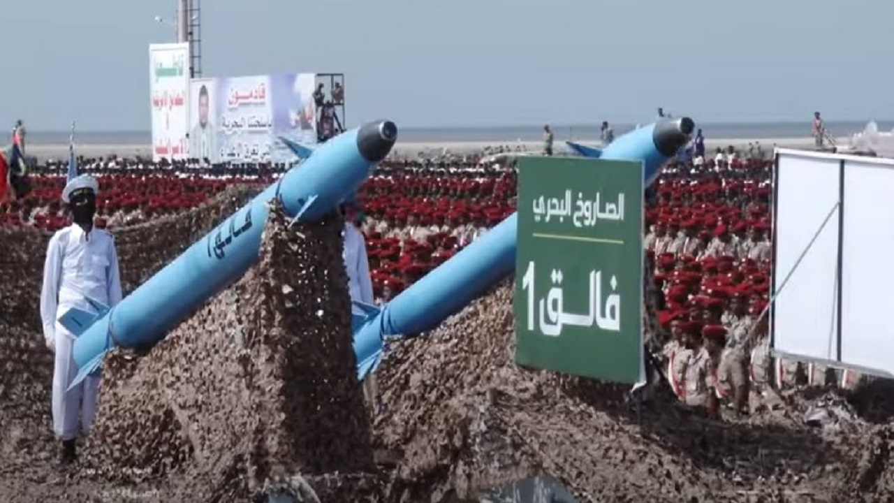 مليشيا الحوثي تلوح بالألغام والصواريخ الإيرانية علناً