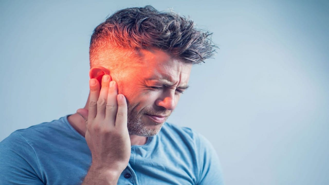 طنين الأذن يشير إلى الإصابة بمرض الهربس النطاقي