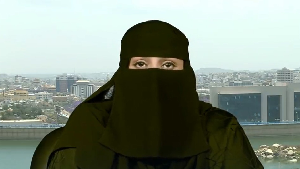 سعودية تبتكر نظارة تقوم بدور المصحح والمدقق اللغوي (فيديو)
