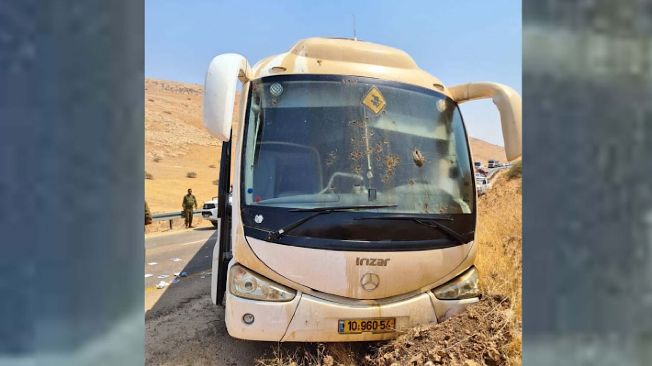 إصابات في عملية إطلاق نار استهدفت حافلة عسكرية اسرائيلية في غور الأردن