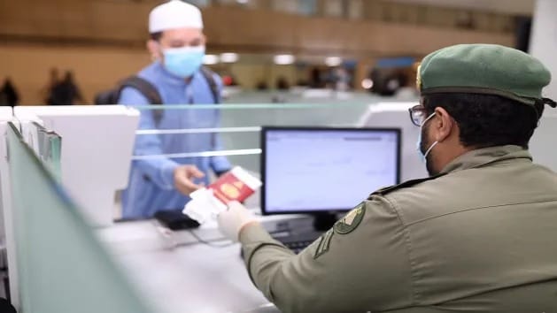 الجوازات توضح شرطا لإلغاء تأشيرة الخروج النهائي عبر “أبشر”