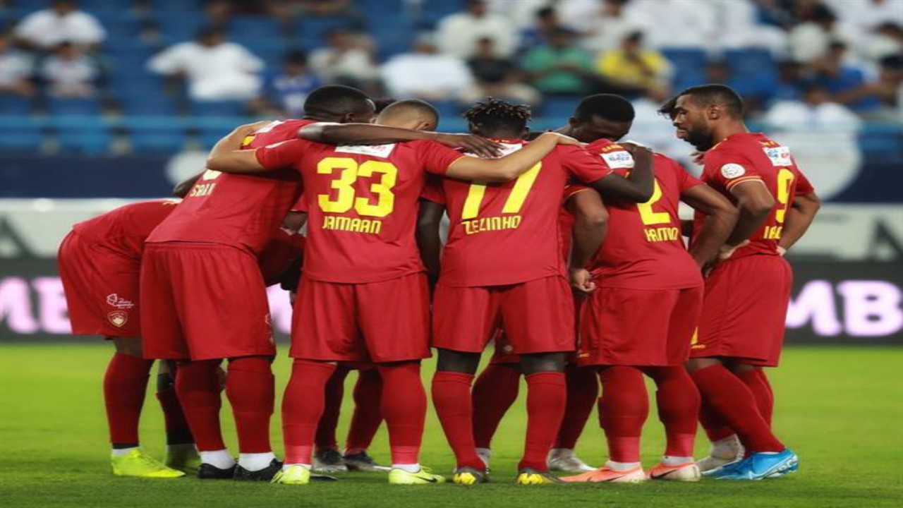 ضمك ينهي ارتباطه بثلاثي الفريق قبل مواجهة النصر