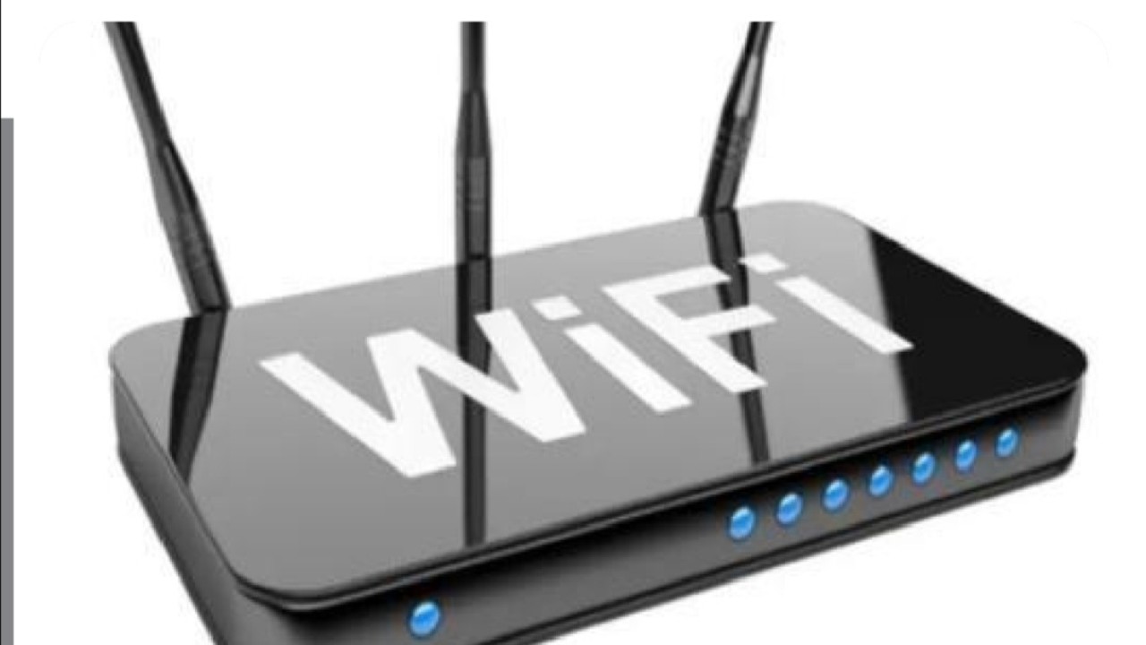 خبير أمن يحذر من استخدام شبكات “واي فاي” محطات السفر