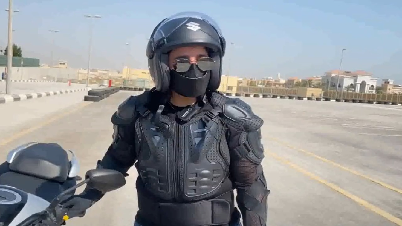 بالفيديو .. برنامج تدريبي لقيادة الدراجات النارية للنساء لأول مرة في السعودية