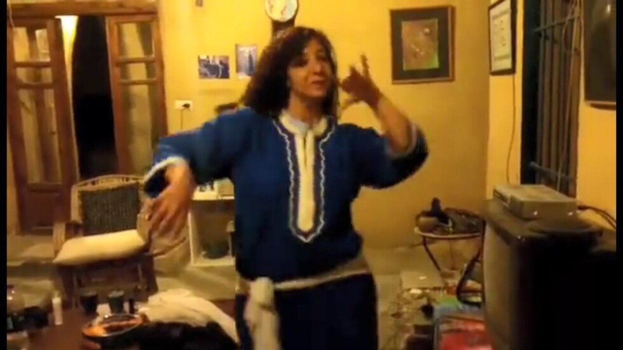 عزل الأستاذة الجامعية صاحبة فيديو الرقص الشهير من الجامعة المصرية نهائياً