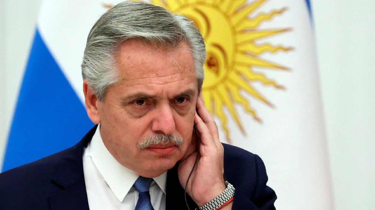 رئيس الأرجنتين يعلن عن محاولة اغتياله على يد المعتدي على نائبته