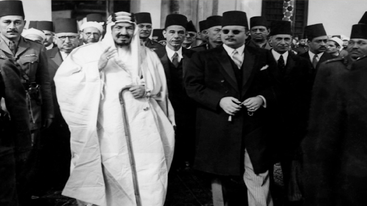 بالفيديو .. قصة أول لقاء تاريخي بين الملك عبدالعزيز والملك فاروق في ينبع