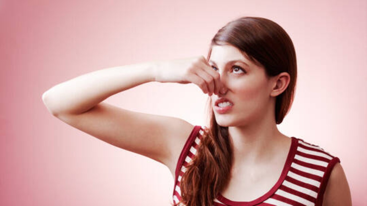 رائحة الفم الخطيرة قد تكون “مؤشرا” على حالات هضمية خطيرة