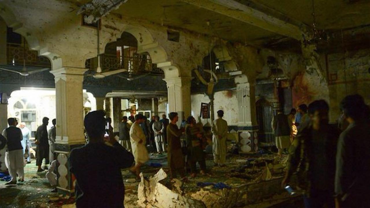 مقتل زعيمًا مقربًا من طالبان في تفجير مسجد بأفغانستان