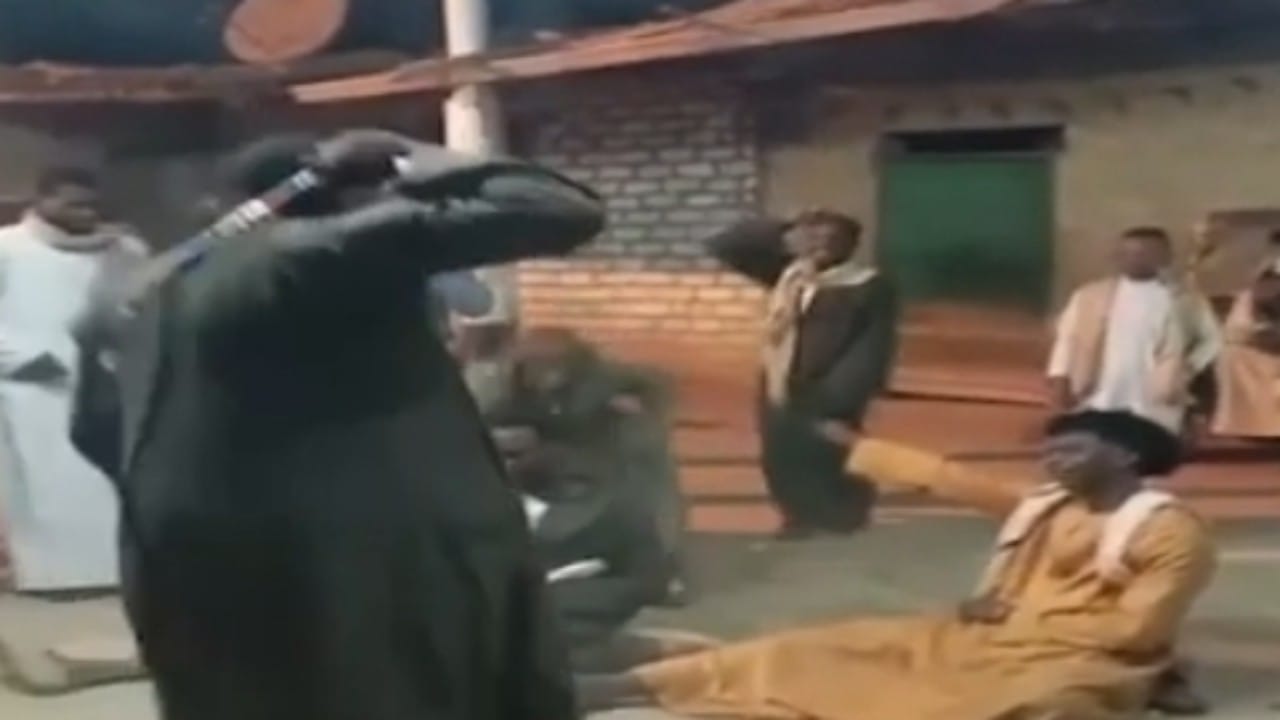بالفيديو.. أصدقاء العريس يضربونه بالكرباج أثناء حفل زفافه