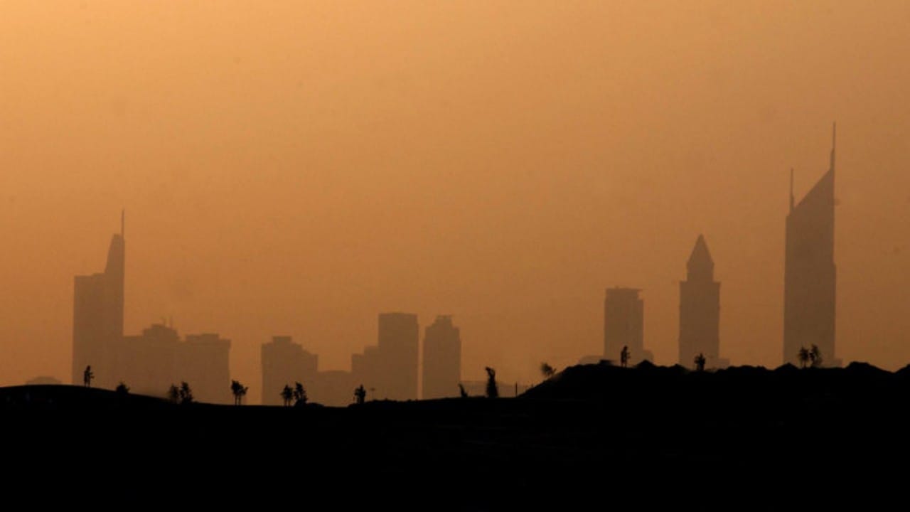 “الزعاق” يوضح موعد انتهاء الرطوبة في الخليج