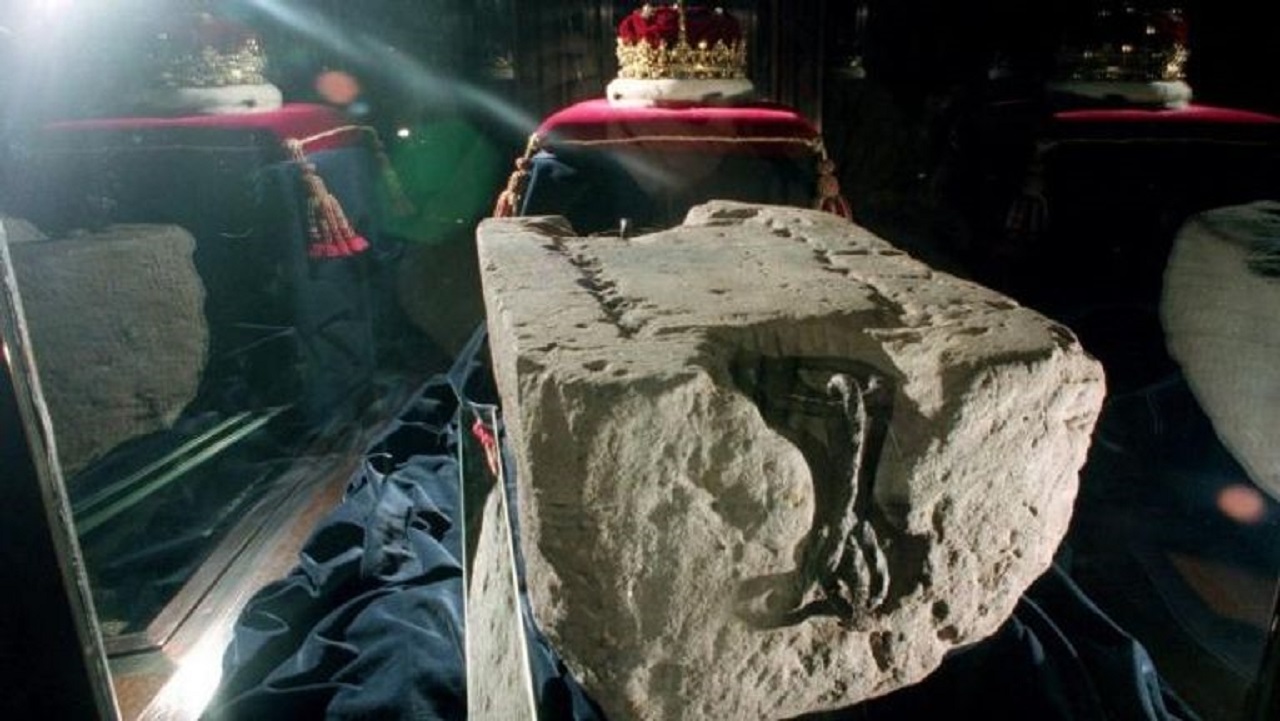“حجر القدر” وعلاقته بتتويج تشارلز الثالث