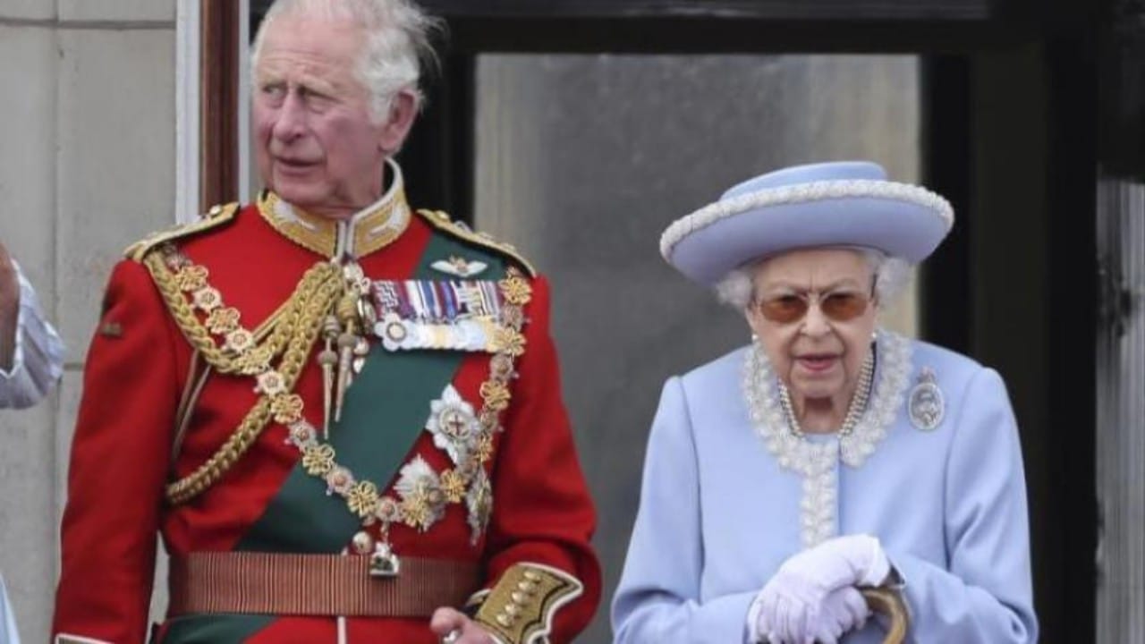 الملك تشارلز يعتمد يوم دفن الملكة إليزابيث عطلة رسمية في بريطانيا