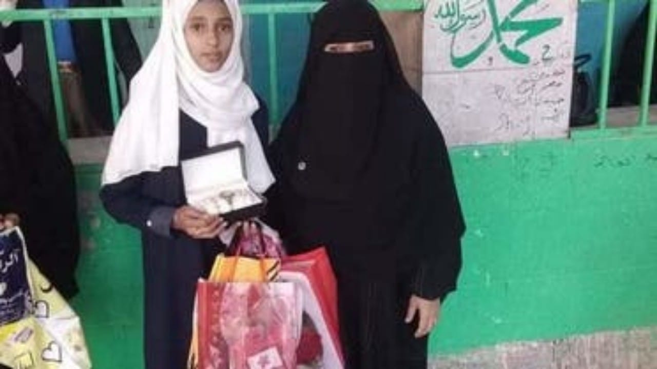 فصل طالبة يمنية من مدرستها لعدم ترديد “الصرخة”