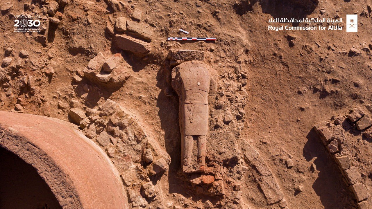 الهيئة الملكية لـ “العلا” تعلن اكتشاف أحد التماثيل اللحيانية الضخمة