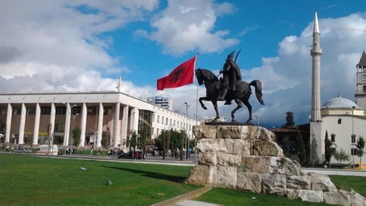 ألبانيا تقطع العلاقات الدبلوماسية مع إيران