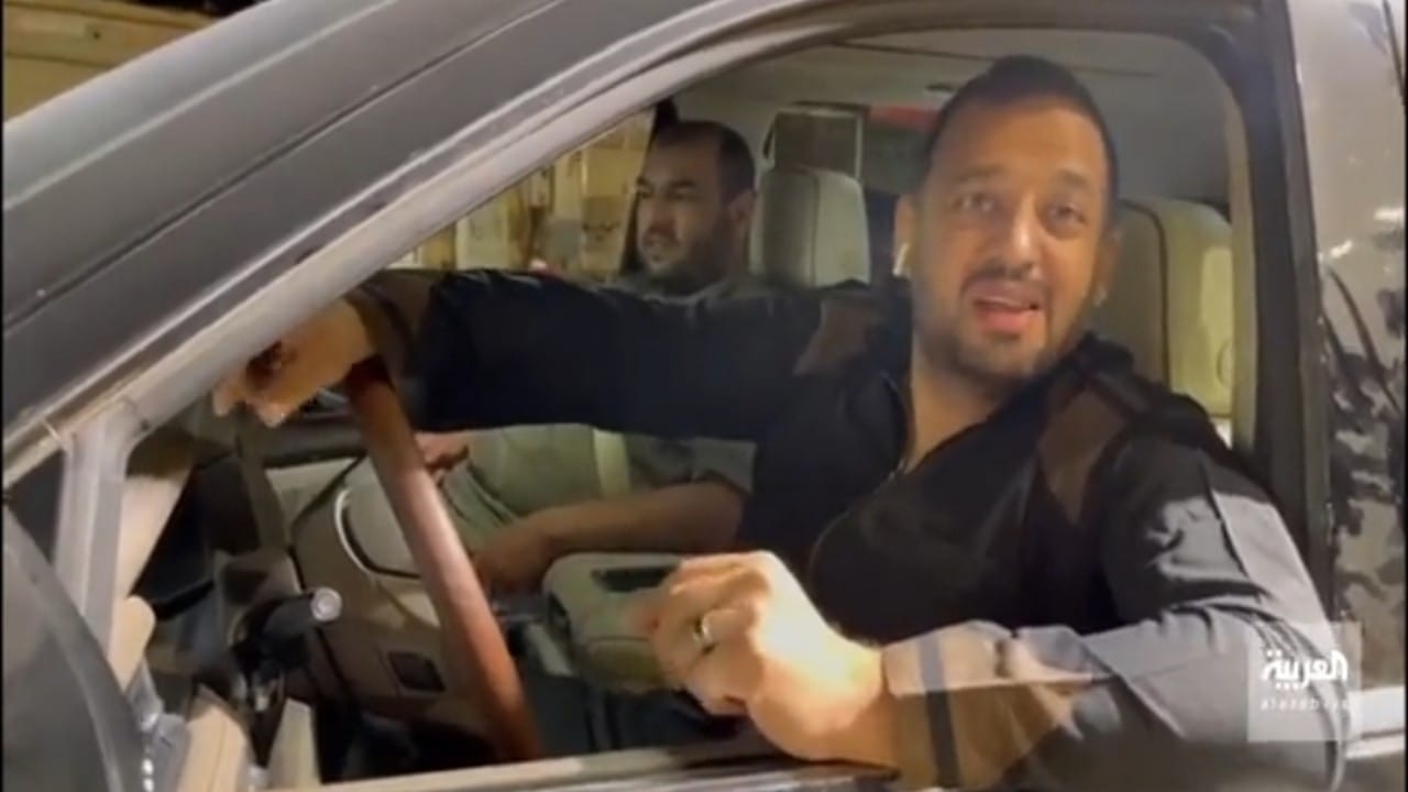 بالفيديو.. وصول أول معتمر عراقي بسيارته الخاصة إلى المملكة عبر منفذ جديدة عرعر