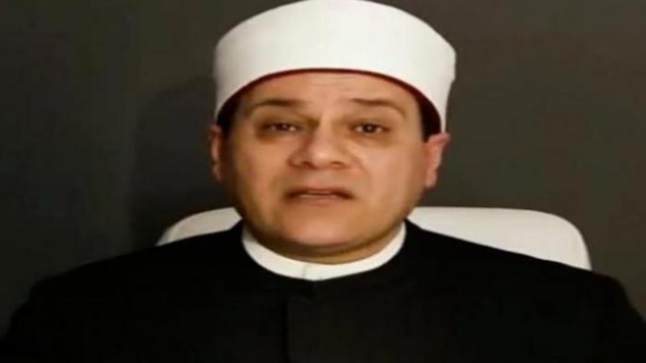 داعية مصري يطالب بمحاكمة شيرين عبد الوهاب 