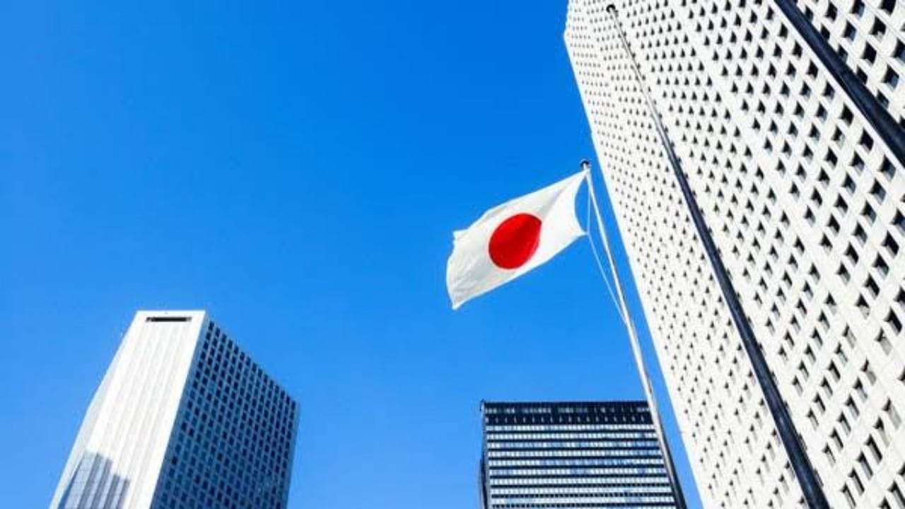 الاقتصاد الياباني يواجه أزمة بسبب زيادة سعر الفائدة بأمريكا 