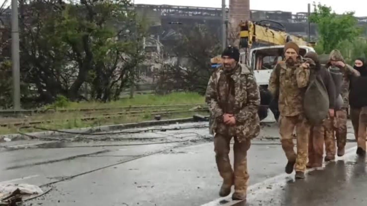 انقطاع الإنترنت يضع الجنود الأوكرانيين في مأزق صعب.. وماسك يبرر