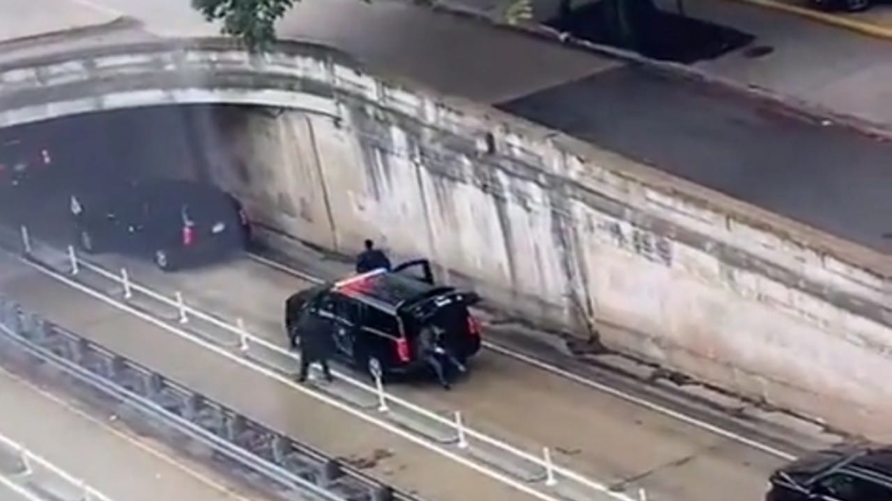 بالفيديو.. تعرض سيارة نائبة “بايدن” لحادث في واشنطن