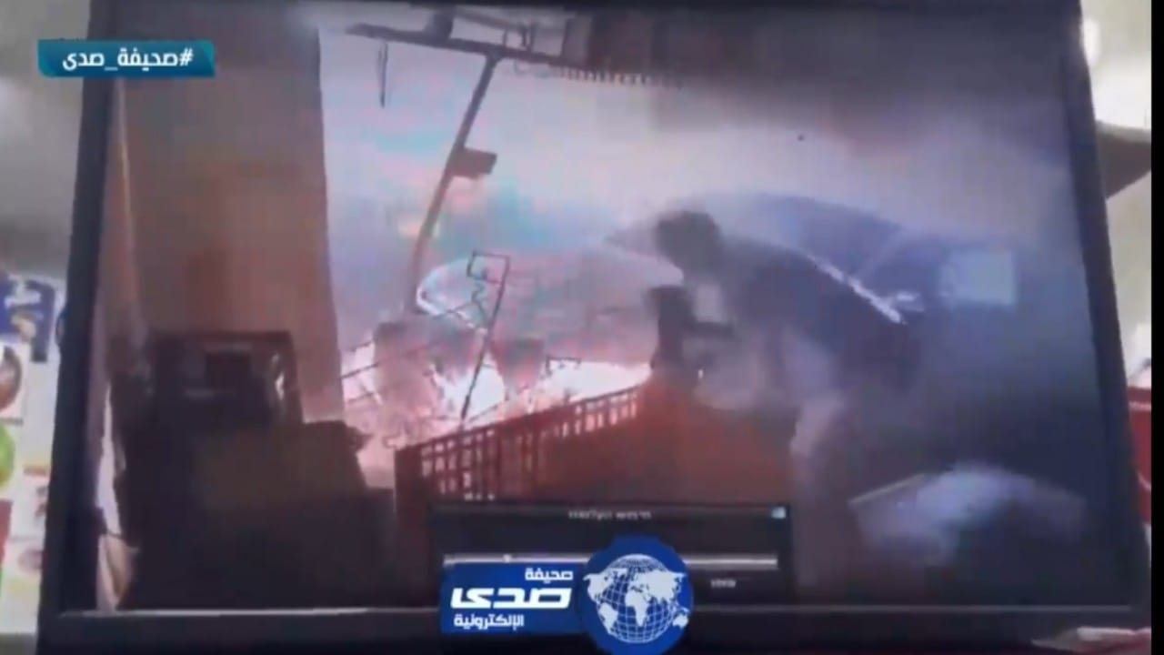 بالفيديو.. شاب فلسطيني يهاجم إسرائيلي بمركبة مسرعة