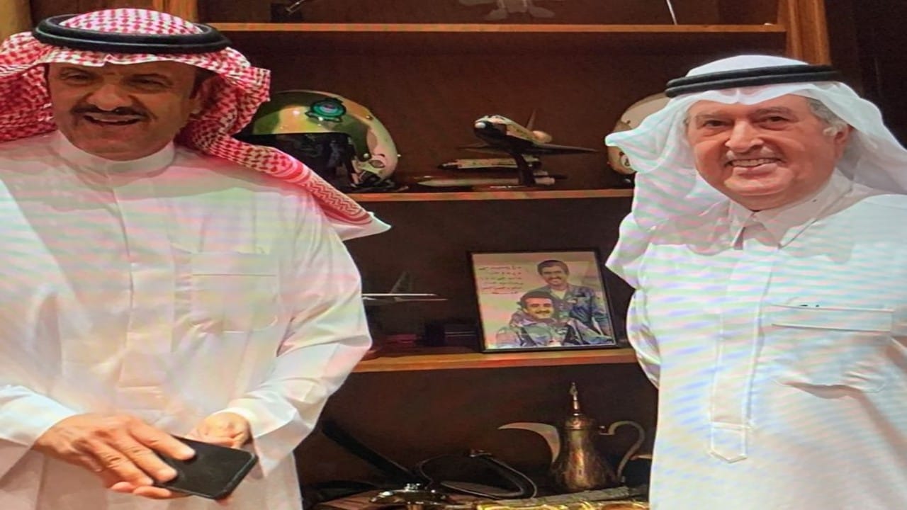 بالصور.. الأمير سلطان بن سلمان يزور زميله في رحلة ديسكفري عبدالمحسن البسام