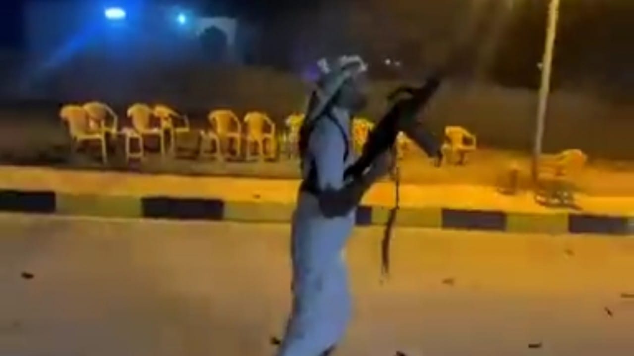 بالفيديو.. جدل بسبب احتفال عائلة وزير عراقي بتسلمه منصبه بإطلاق الرصاص