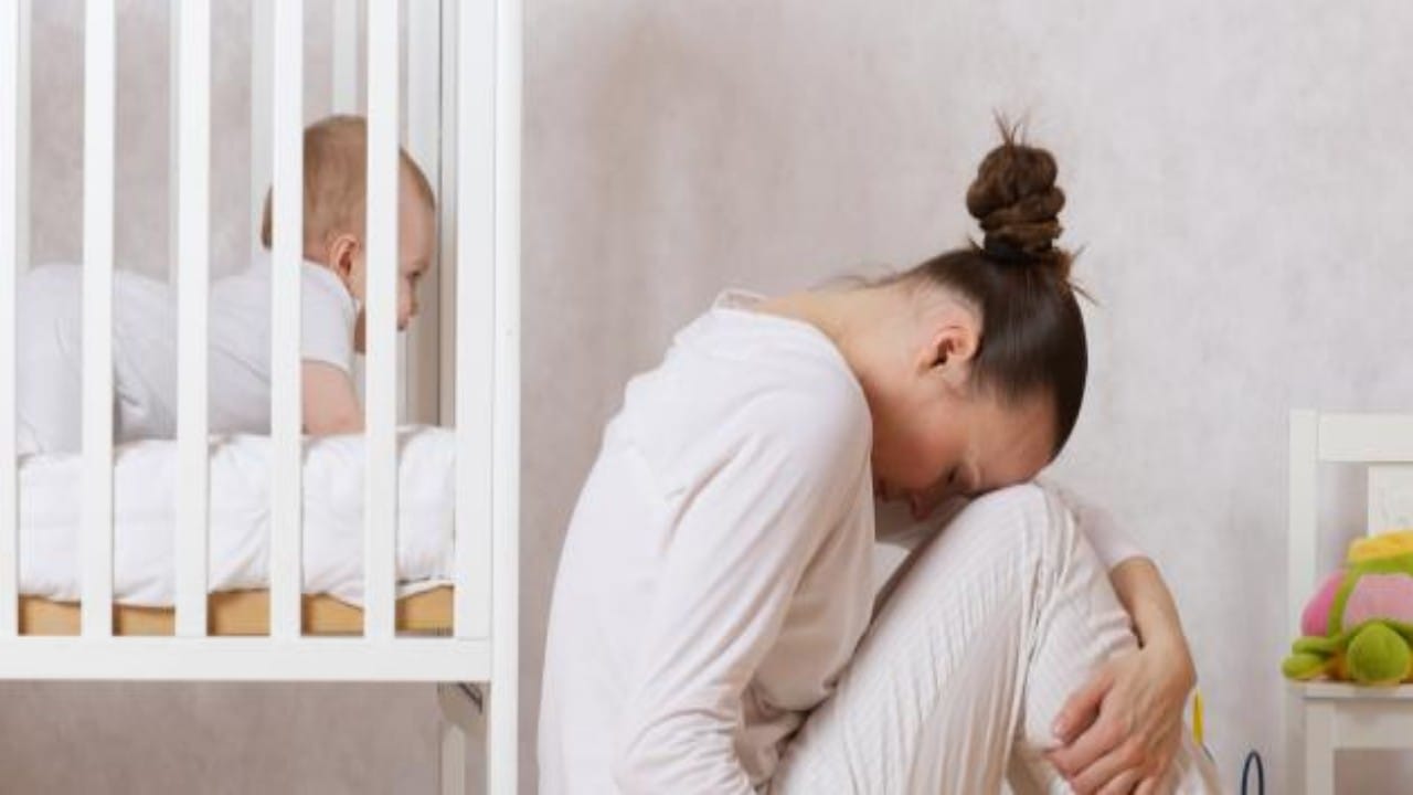 “استشاري”: 50% من النساء يعانون من اكتئاب ما بعد الولادة