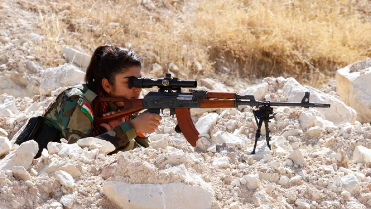 قصة متظاهرة هربت من جحيم الملالي وأصبحت مقاتلة