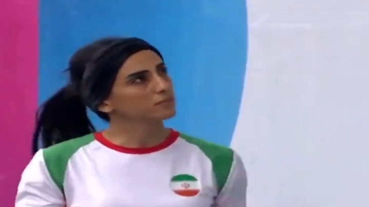 بالفيديو.. ظهور لاعبة إيرانية دون حجاب خلال منافسة دولية
