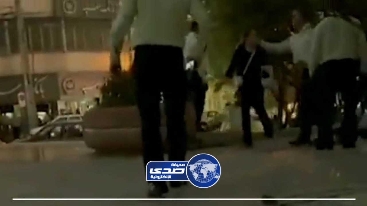 فيديو..شرطة الملالي تصفع امرأة في الشارع بسبب الحجاب الإجباري