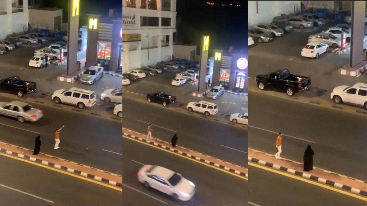 فيديو..شاب يفزع لمساعدة مُسنة في عبور الطريق