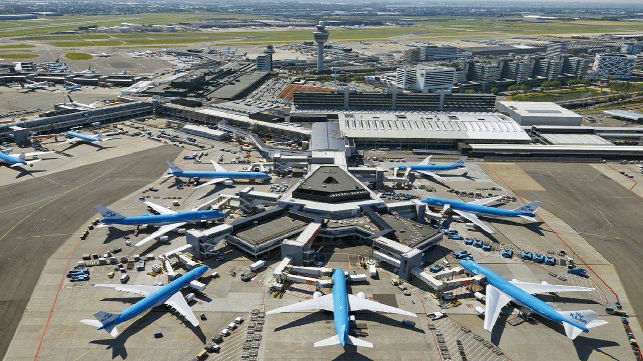 الفوضى تضرب أحد أكبر المطارات في أوروبا