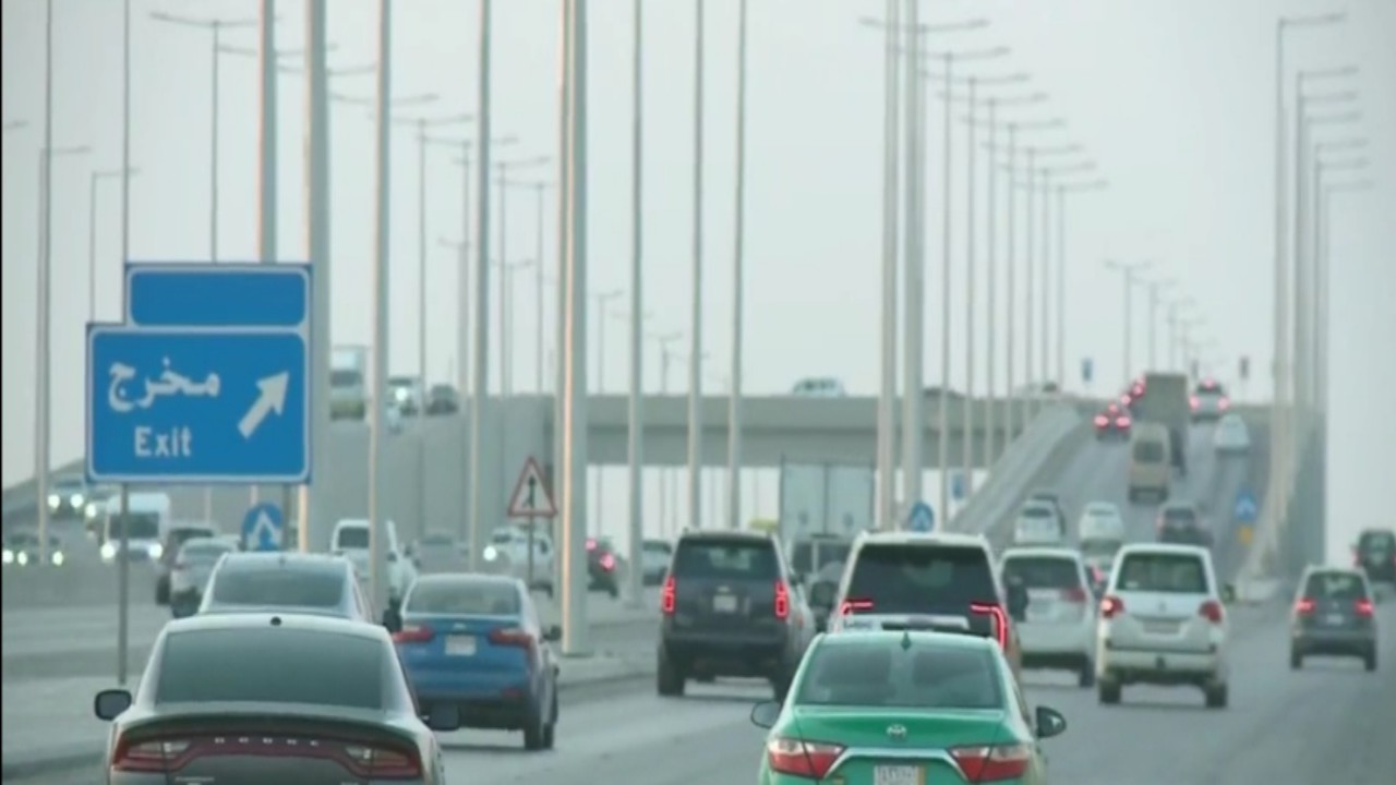 فيديو.. حادث بشع يثير الجدل حول تصميم جسر اليمامة بالرياض