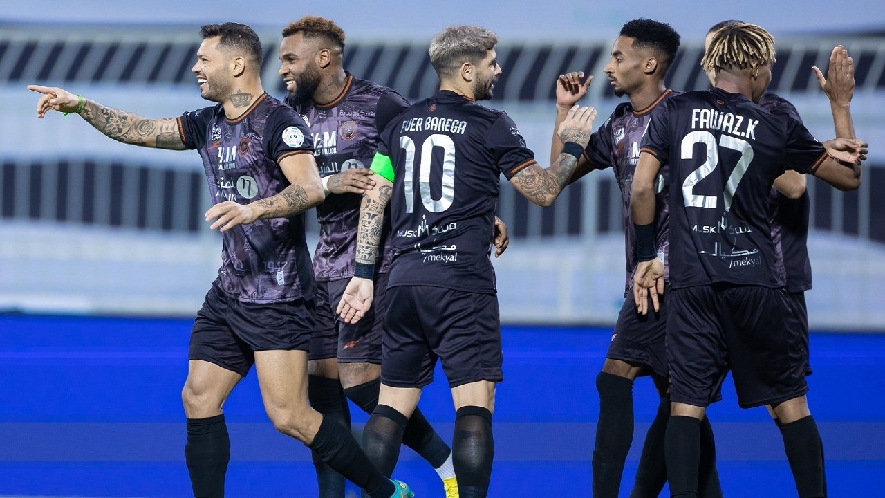 الشباب يمطر شباك الخليج برباعية