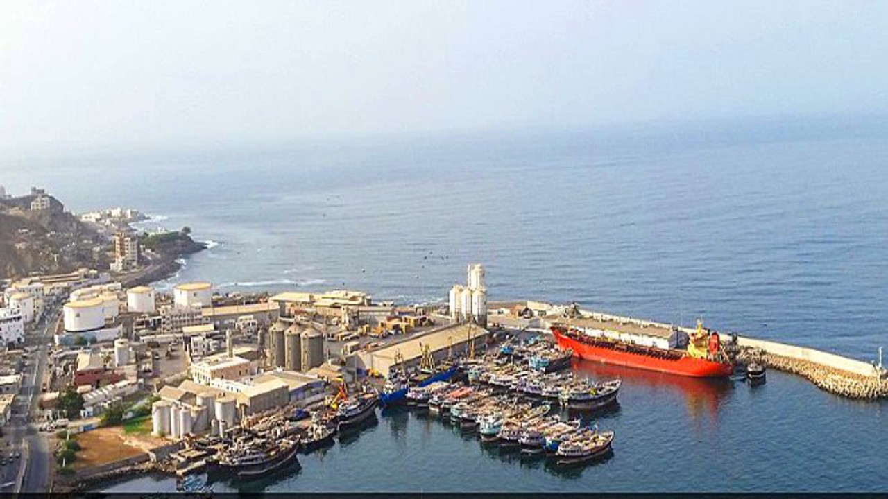 مصادر يمنية: هجوم مسيرتين على ميناء الضبة.. والحوثي الإرهابية قد تكون خلفه