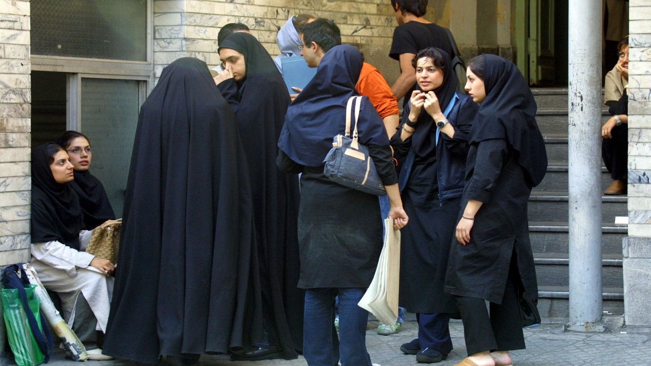 جامعة طهران تقترح تزويج المتظاهرين أو تخصيص بيوتًا للمتعة بدل المظاهرات