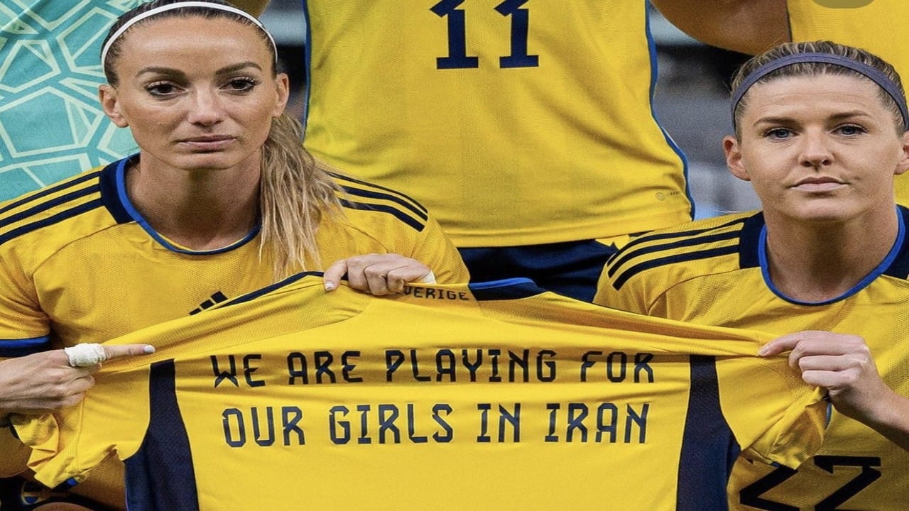 منتخب السويد للسيدات يدعم الفتيات في إيران ضد قمع نظام الملالي