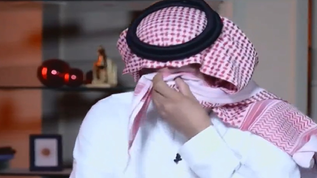 بالفيديو .. &#8220;السكيرين&#8221; يبكي بحرقة أثناء تذكره لموقف إنساني جمعه بالراحل خالد سامي