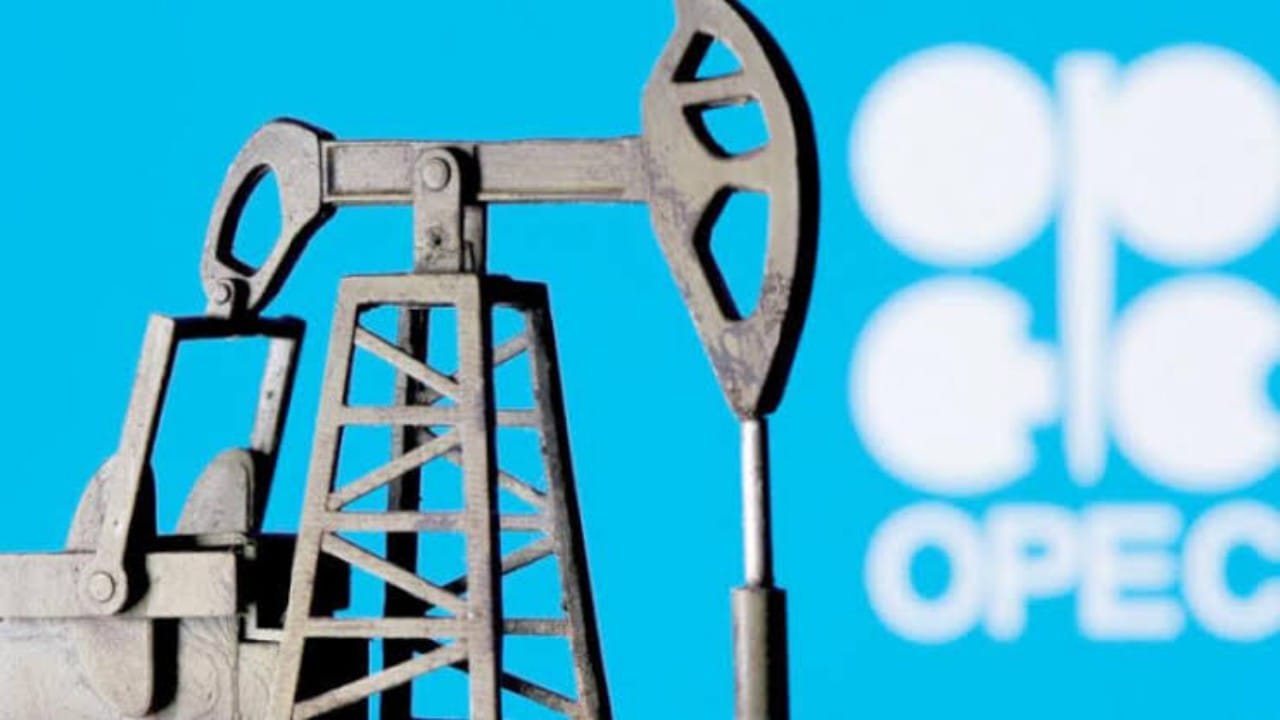 أوبك يعتزم خفض إنتاج النفط 