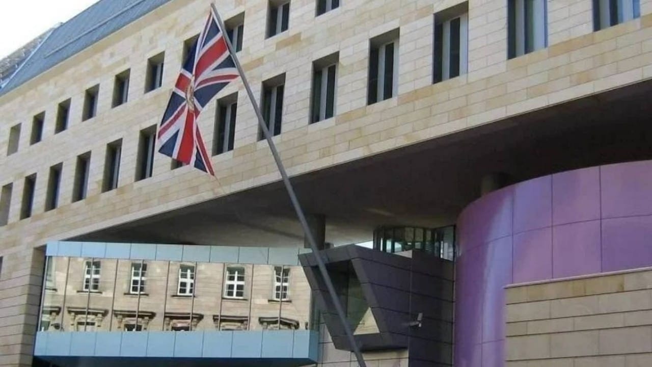 السفارة البريطانية بالسعودية توفر وظائف إدارية شاغرة