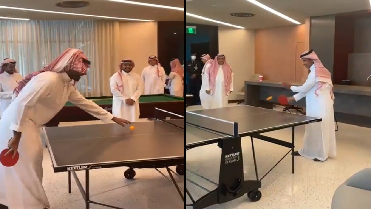 شاهد .. الأمير محمد بن سلطان يلعب تنس الطاولة مع وزير السياحة