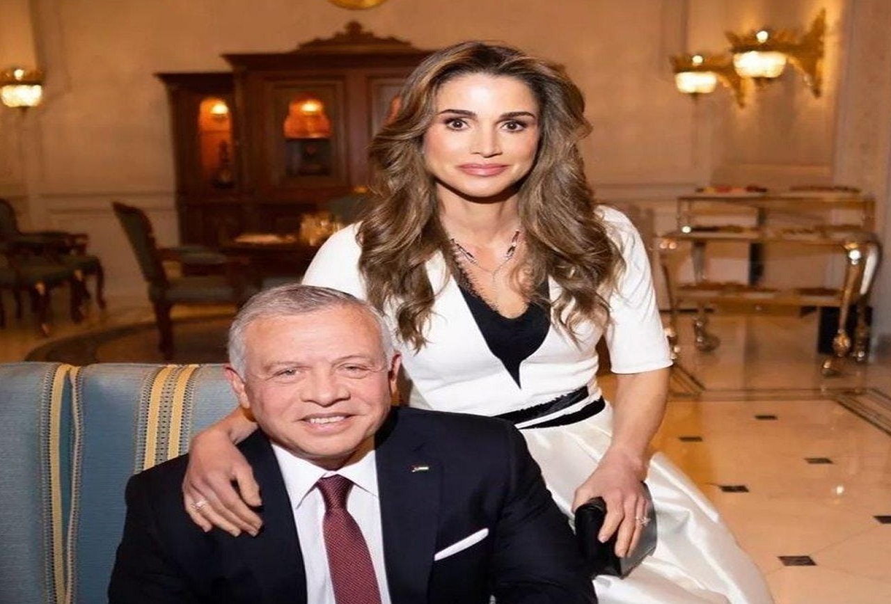 صور..الملكة رانيا تخطف الأنظار خلال زيارتها لعمان